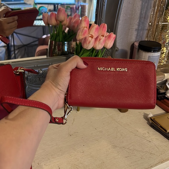 Red Michael Kors bag and wallet set - Picture 8 of 16